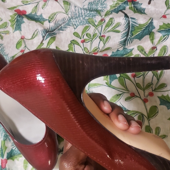 SALE!!😍🤩 Calvin Klein Shimmering Ruby Red Wooden Heels - Picture 6 of 10
